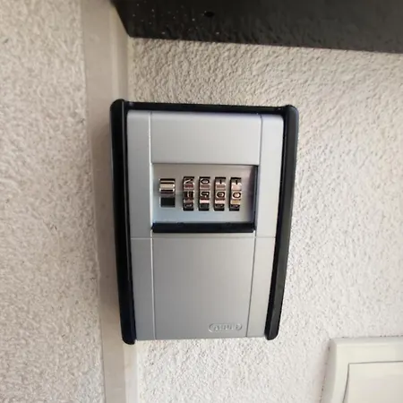 Elephant 아파트 포스티라