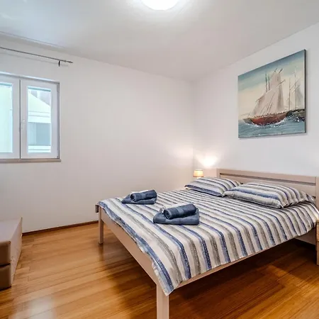 Elephant 아파트 포스티라