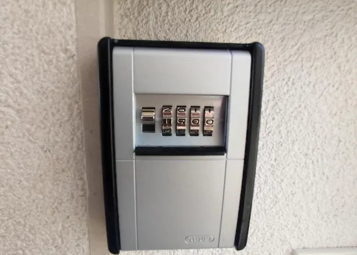 Elephant Daire Postira