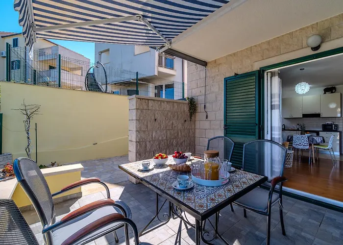 Daire Elephant Postira